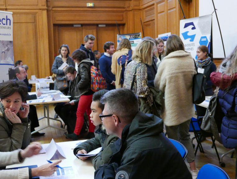 Rencontre de professionnels au forum des métiers de la mer - Institut océanographique