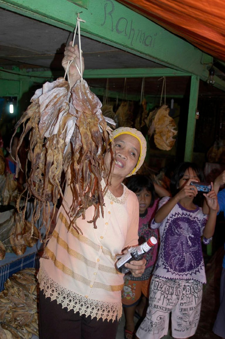 Les calamars séchés permettent de conserver un stock de protéines pendant des mois