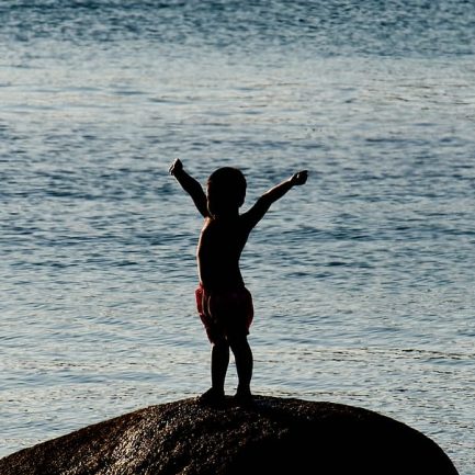 Enfant Jeu Plage Bord de mer