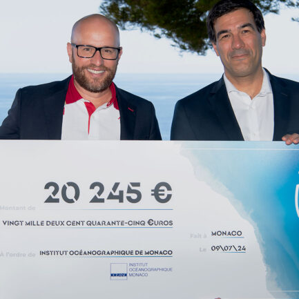 Remise de chèque ASMonaco et Kappa avec le Musée Océanographique de Monaco pour le maillot OCEANO
