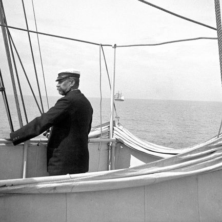 Albert Ier sur passerelle - Institut Océanographique de Monaco